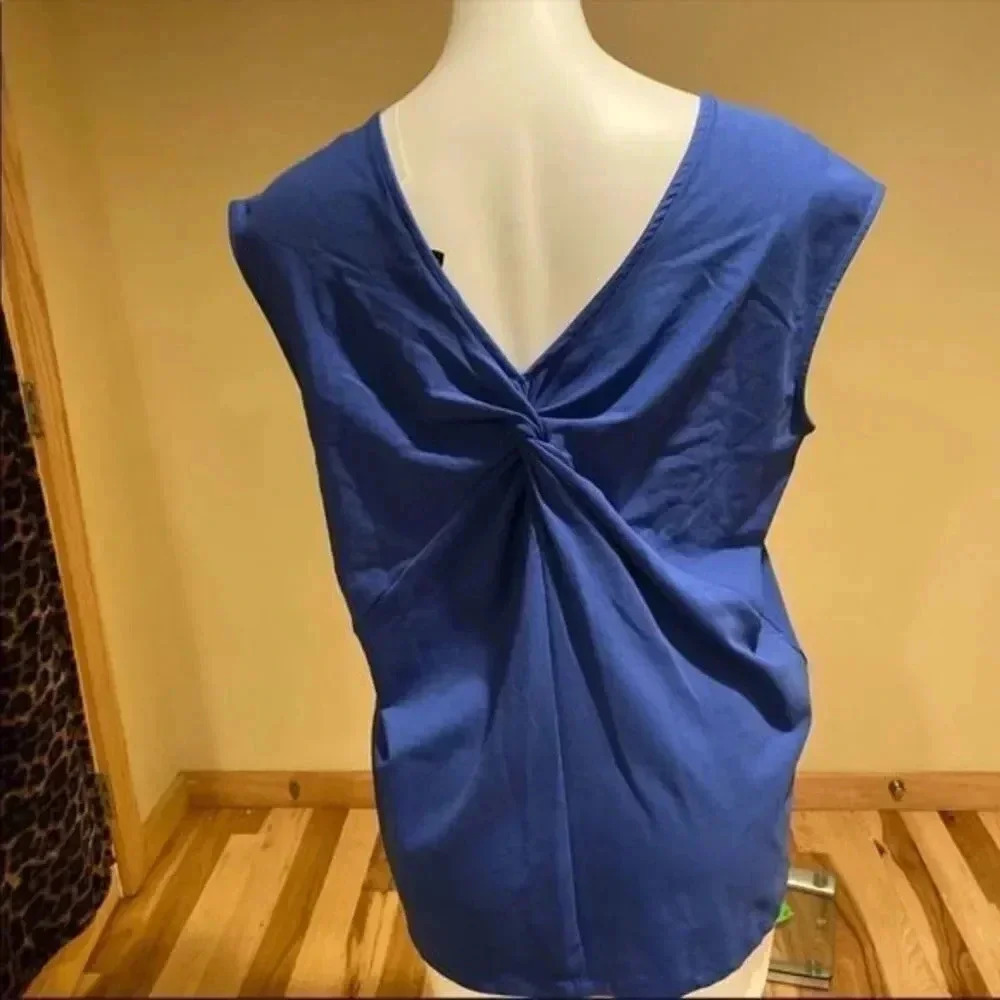 - Banana Republic  Factory twist back top - Picture 3 of 6